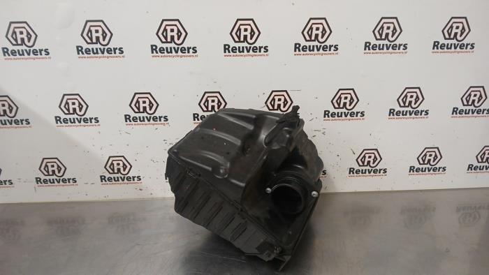 Begagnade Luftfilterhus Renault Megane III Grandtour (KZ) 1.2 16V TCE 115 Pris € 25,00 Marginaltabell erbjuds av Autorecycling Reuvers B.V.