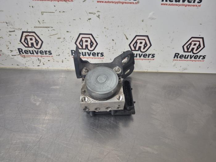 Begagnade ABS-pump Opel Corsa D 1.2 16V Pris € 150,00 Marginaltabell erbjuds av Autorecycling Reuvers B.V.