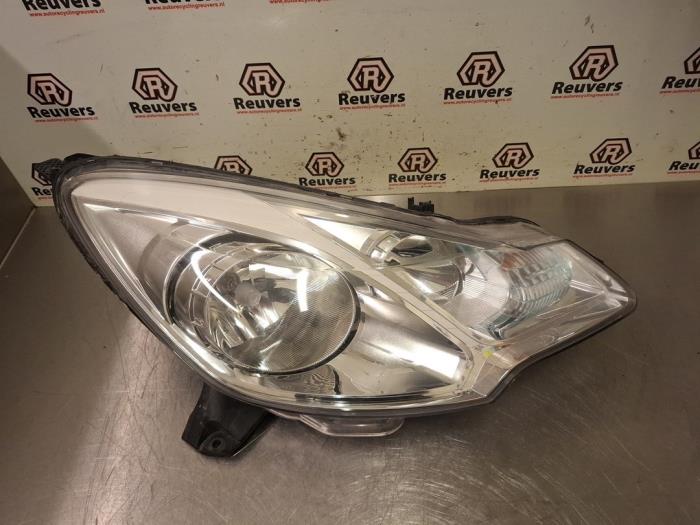 Używane Reflektor prawy Citroen C3 (SC) 1.6 16V VTi 120 Cena € 100,00 Procedura marży oferowane przez Autorecycling Reuvers B.V.