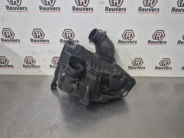 Begagnade Luftfilterhus Renault Clio IV (5R) 0.9 Energy TCE 90 12V Pris € 30,00 Marginaltabell erbjuds av Autorecycling Reuvers B.V.