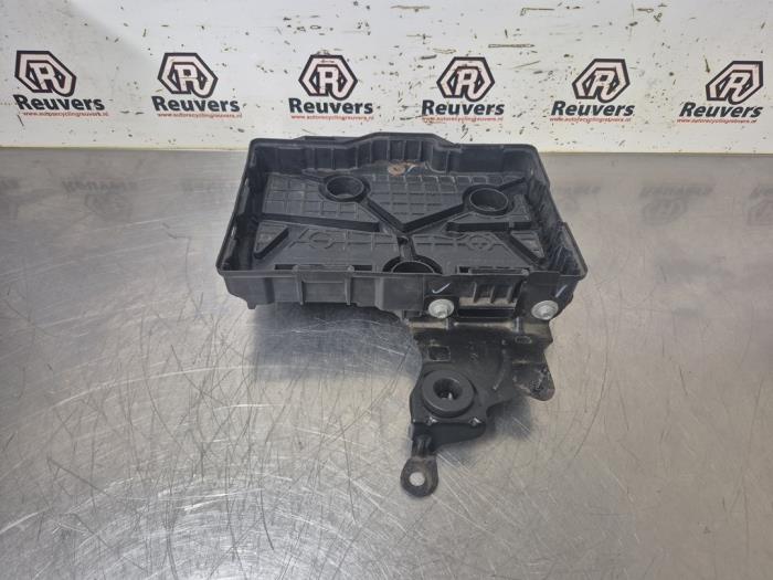 Begagnade Batterilåda Renault Clio IV (5R) 0.9 Energy TCE 90 12V Pris € 20,00 Marginaltabell erbjuds av Autorecycling Reuvers B.V.