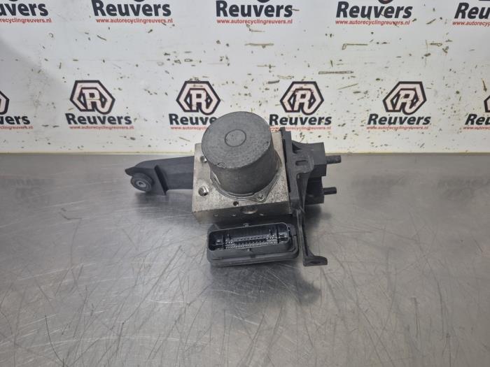 Begagnade ABS-pump Opel Astra K Sports Tourer 1.6 CDTI 110 16V Pris € 40,00 Marginaltabell erbjuds av Autorecycling Reuvers B.V.