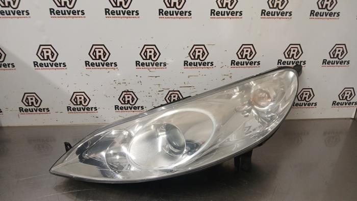 Używane Reflektor lewy Peugeot 407 SW (6E) 2.0 HDiF 16V Cena € 60,00 Procedura marży oferowane przez Autorecycling Reuvers B.V.