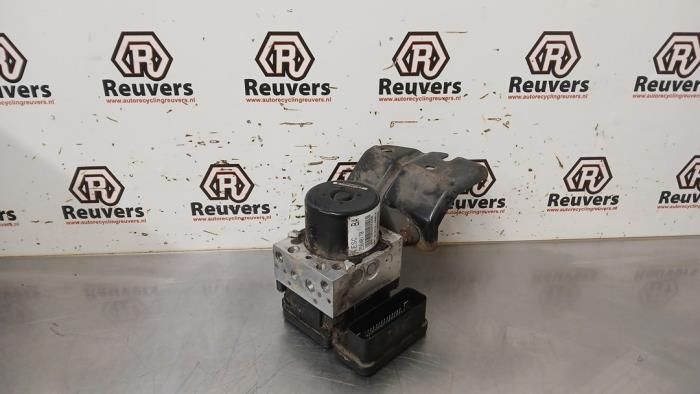Begagnade ABS-pump Chevrolet HHR 2.4 16V Pris € 175,00 Marginaltabell erbjuds av Autorecycling Reuvers B.V.