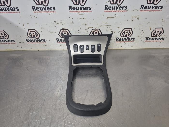 Usados Interruptor combinado de ventanillas Chevrolet HHR 2.4 16V Precio € 30,00 Norma de margen ofrecido por Autorecycling Reuvers B.V.