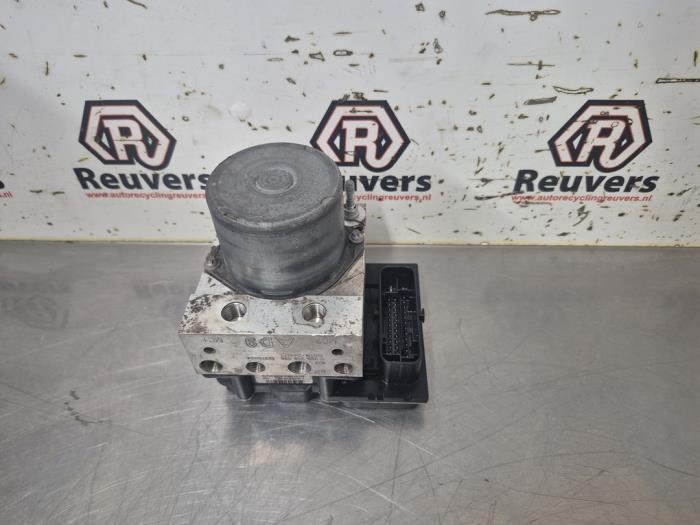 Begagnade ABS-pump Opel Meriva (B) 1.4 Turbo 16V ecoFLEX Pris € 400,00 Marginaltabell erbjuds av Autorecycling Reuvers B.V.