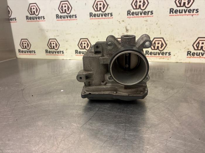 Gebrauchte Drosselklappengehäuse Renault Clio III (BR/CR) 1.2 16V 75 Preis € 50,00 Margenregelung angeboten von Autorecycling Reuvers B.V.