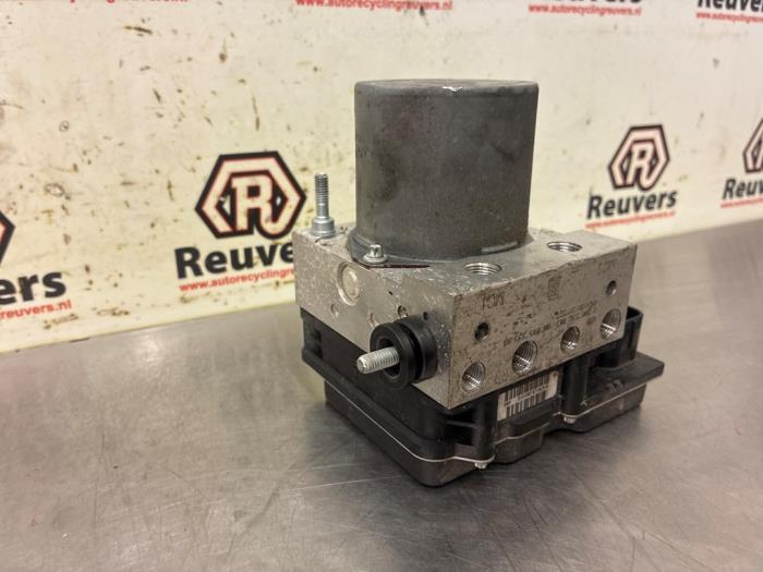 Begagnade ABS-pump Peugeot 3008 I (0U/HU) 1.6 VTI 16V Pris € 100,00 Marginaltabell erbjuds av Autorecycling Reuvers B.V.