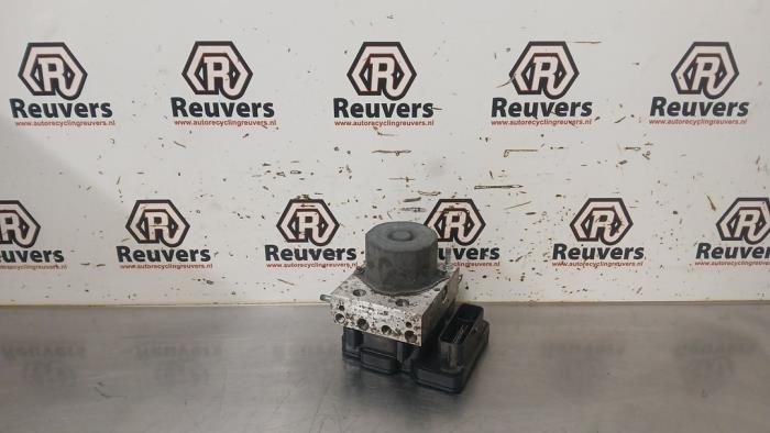 Usagé Bloc ABS Renault Twingo III (AH) 1.0 SCe 70 12V Prix € 45,00 Règlement à la marge proposé par Autorecycling Reuvers B.V.