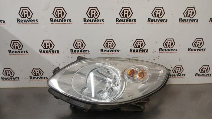 Gebrauchte Scheinwerfer links Renault Twingo II (CN) 1.2 Preis € 40,00 Margenregelung angeboten von Autorecycling Reuvers B.V.