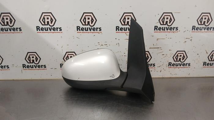 Usados Retrovisor externo derecha Ford Ka II 1.2 Precio € 30,00 Norma de margen ofrecido por Autorecycling Reuvers B.V.