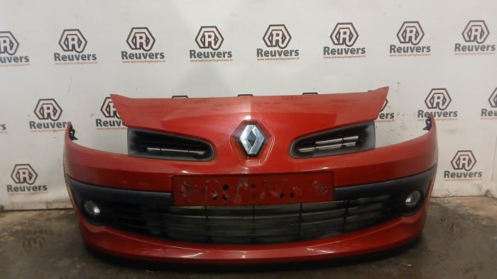 Usados Parachoques Renault Clio III (BR/CR) 1.2 16V 75 Precio € 125,00 Norma de margen ofrecido por Autorecycling Reuvers B.V.