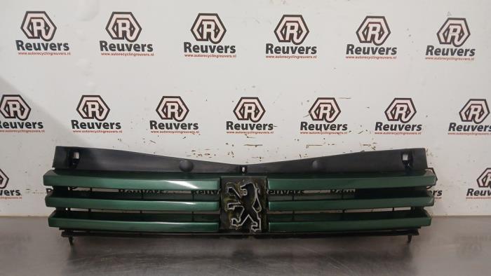 Używane Grill Peugeot 205 II (20A/C) 1.4 Cena € 20,00 Procedura marży oferowane przez Autorecycling Reuvers B.V.
