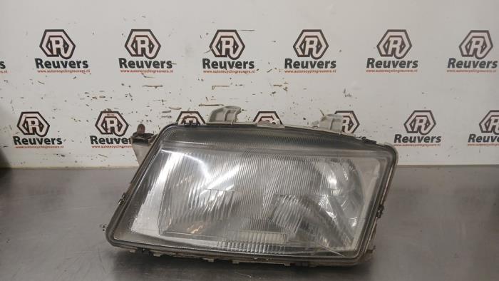 Używane Reflektor lewy Saab 9-3 I (YS3D) 2.0t 16V Cena € 20,00 Procedura marży oferowane przez Autorecycling Reuvers B.V.
