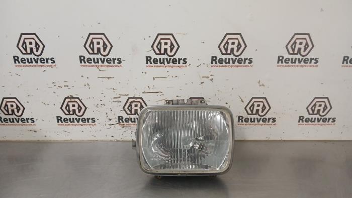 Używane Reflektor prawy Jeep Cherokee (XJ) 4.0 i Cena € 35,00 Procedura marży oferowane przez Autorecycling Reuvers B.V.