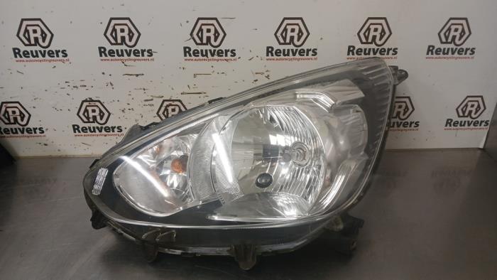 Używane Reflektor lewy Mitsubishi Space Star (A0) 1.0 12V Cena € 150,00 Procedura marży oferowane przez Autorecycling Reuvers B.V.