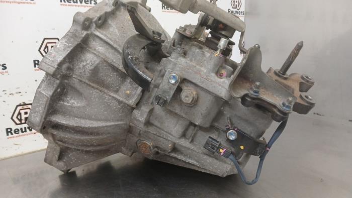 Getriebe van een Mitsubishi Space Star (A0) 1.0 12V 2013