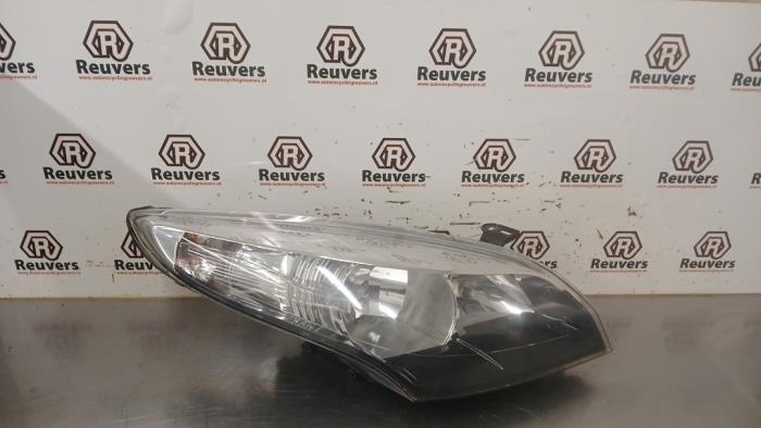 Używane Reflektor prawy Renault Megane III Grandtour (KZ) 1.2 16V TCE 115 Cena € 100,00 Procedura marży oferowane przez Autorecycling Reuvers B.V.