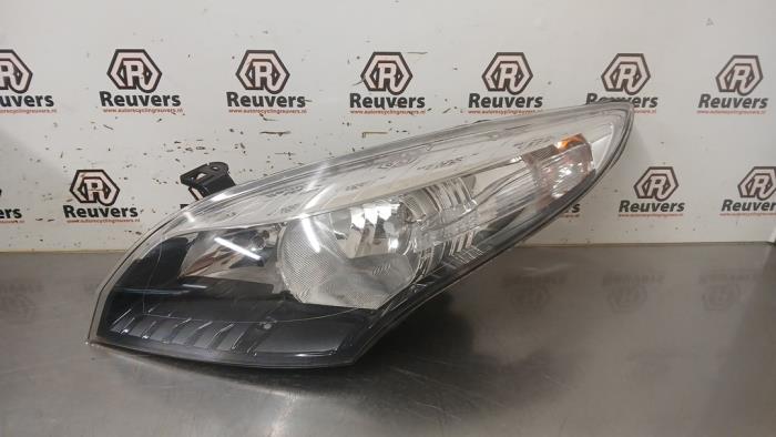 Gebrauchte Scheinwerfer links Renault Megane III Grandtour (KZ) 1.2 16V TCE 115 Preis € 100,00 Margenregelung angeboten von Autorecycling Reuvers B.V.