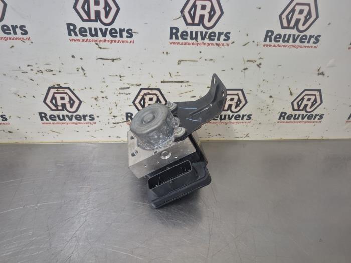 Begagnade ABS-pump Mitsubishi Space Star (A0) 1.0 12V Pris € 50,00 Marginaltabell erbjuds av Autorecycling Reuvers B.V.