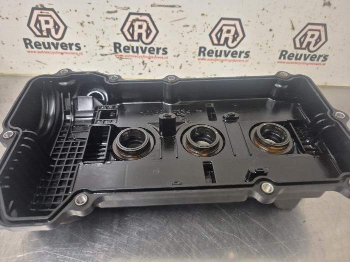 Ventildeckel van een Mitsubishi Space Star (A0) 1.0 12V 2013