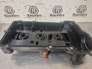 Ventildeckel van een Mitsubishi Space Star (A0) 1.0 12V 2013