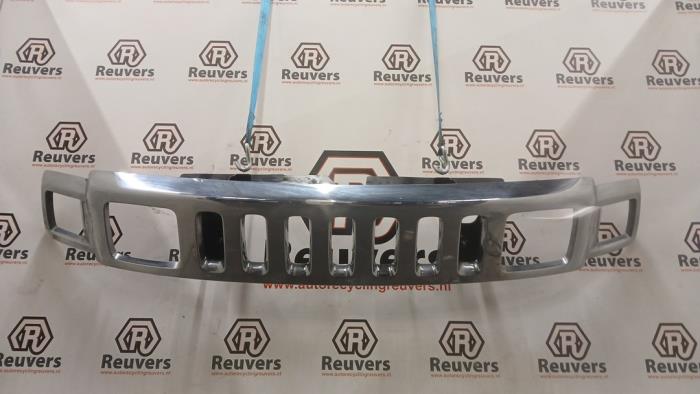 Begagnade Grill Hummer H3 3.5 20V Pris € 125,00 Marginaltabell erbjuds av Autorecycling Reuvers B.V.