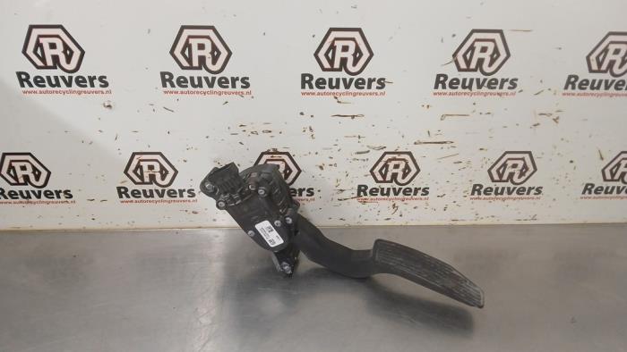 Używane Pedal gazu Hummer H3 3.5 20V Cena € 35,00 Procedura marży oferowane przez Autorecycling Reuvers B.V.