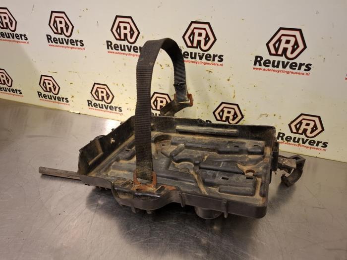 Begagnade Batterilåda Fiat Doblo Cargo (263) 1.3 MJ 16V DPF Euro 5 Pris € 20,00 Marginaltabell erbjuds av Autorecycling Reuvers B.V.