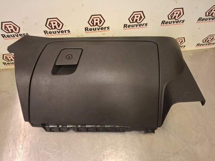 Begagnade Handskfack Fiat Doblo Cargo (263) 1.3 MJ 16V DPF Euro 5 Pris € 30,00 Marginaltabell erbjuds av Autorecycling Reuvers B.V.