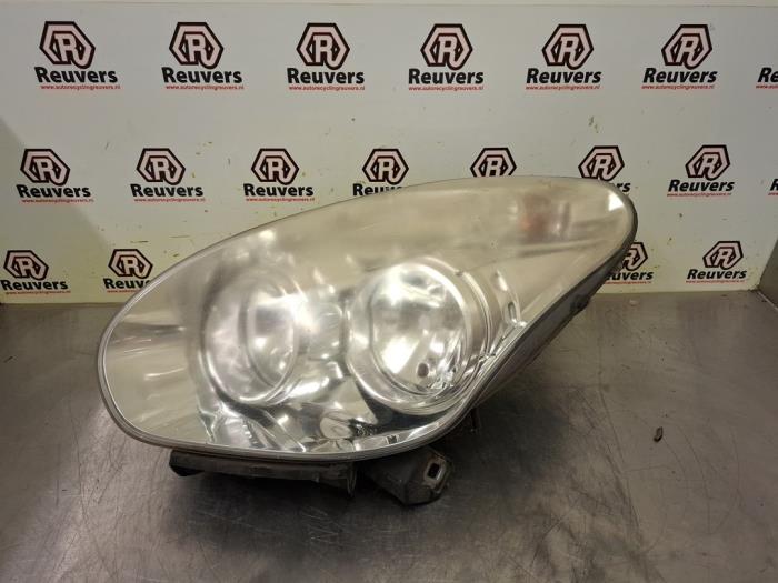 Używane Reflektor lewy Fiat Doblo Cargo (263) 1.3 MJ 16V DPF Euro 5 Cena € 50,00 Procedura marży oferowane przez Autorecycling Reuvers B.V.