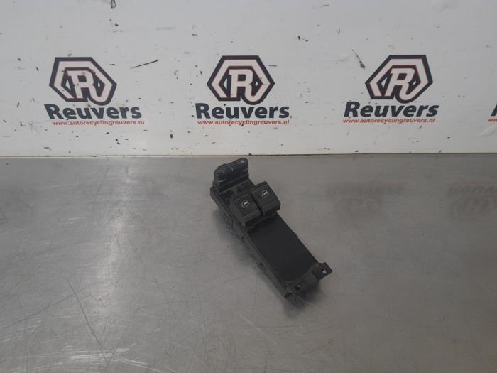 Usados Interruptor combinado de ventanillas Volkswagen Golf IV (1J1) 1.9 TDI 110 Precio € 15,00 Norma de margen ofrecido por Autorecycling Reuvers B.V.
