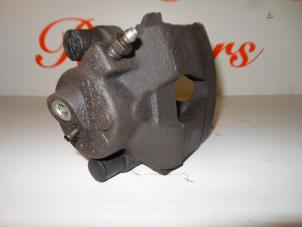 Used Front brake calliper, left Volkswagen Polo IV (9N1/2/3) 1.4 TDI 75 Price € 25,00 Margin scheme offered by Autorecycling Reuvers B.V.