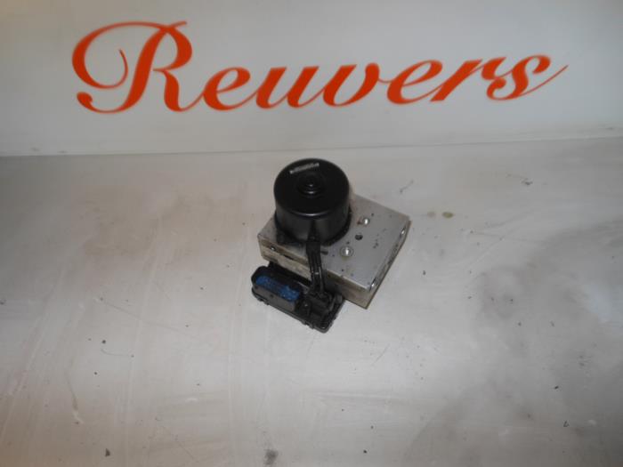 Begagnade ABS-pump Chrysler PT Cruiser 2.0 16V Pris € 100,00 Marginaltabell erbjuds av Autorecycling Reuvers B.V.