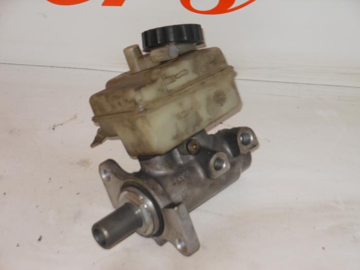 Master cylinder from a Mercedes-Benz A (W168) 1.7 A-170 CDI 16V 1999