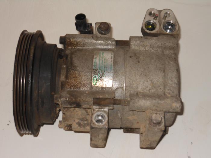 Air conditioning pump from a Kia Joice 2.0 16V 2001