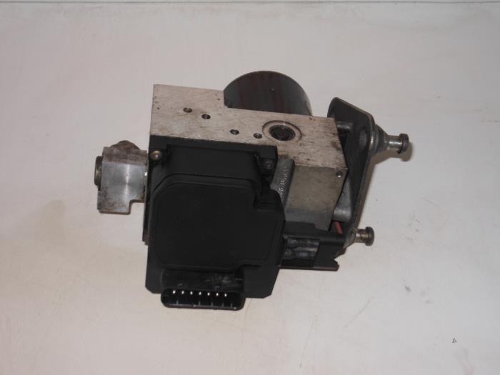 Usagé Bloc ABS Mercedes A (W168) 1.7 A-170 CDI 16V Prix € 60,00 Règlement à la marge proposé par Autorecycling Reuvers B.V.