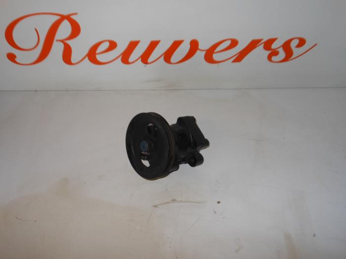 Usagé Pompe de direction Kia Joice 2.0 16V Prix € 35,00 Règlement à la marge proposé par Autorecycling Reuvers B.V.
