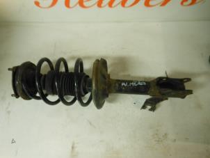 Used Fronts shock absorber, left Nissan Almera (N16) 2.2 Di 16V Price € 40,00 Margin scheme offered by Autorecycling Reuvers B.V.