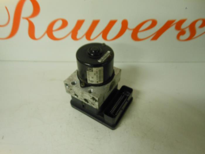 Gebrauchte ABS Pumpe Volkswagen Golf IV (1J1) 1.6 16V Preis € 75,00 Margenregelung angeboten von Autorecycling Reuvers B.V.