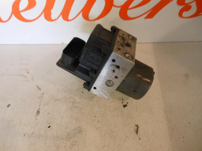 Gebrauchte ABS Pumpe Ford Mondeo III Wagon 2.0 TDCi 130 16V Preis € 100,00 Margenregelung angeboten von Autorecycling Reuvers B.V.