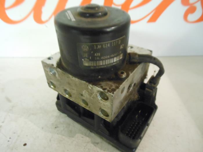 Usagé Ordinateur ABS Audi A4 (B5) 1.9 TDI Prix € 100,00 Règlement à la marge proposé par Autorecycling Reuvers B.V.