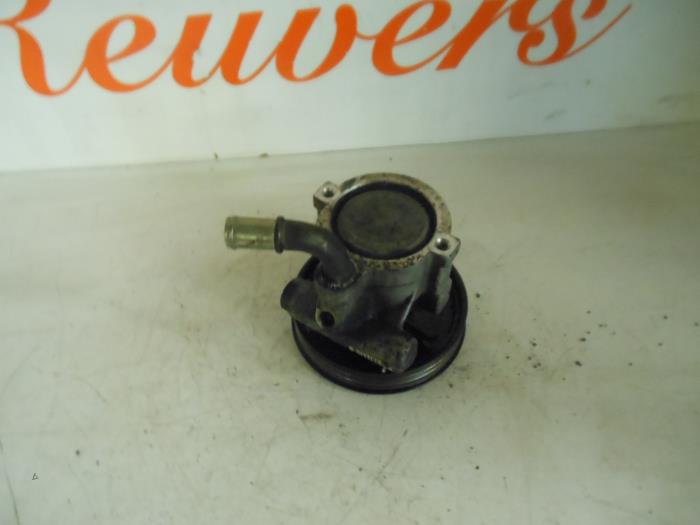 Usagé Pompe de direction Renault Laguna II Grandtour (KG) 1.6 16V Prix € 40,00 Règlement à la marge proposé par Autorecycling Reuvers B.V.