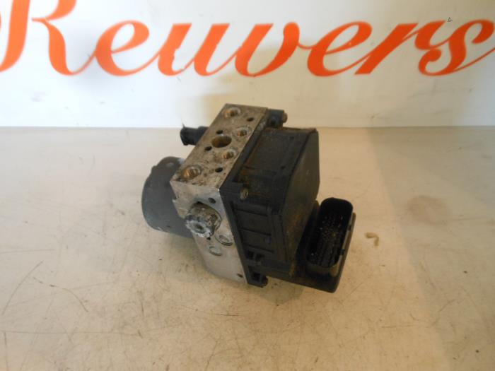 Używane Pompa ABS Alfa Romeo 147 (937) 1.6 HP Twin Spark 16V Cena € 75,00 Procedura marży oferowane przez Autorecycling Reuvers B.V.