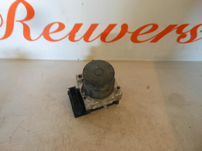 Usagé Bloc ABS Peugeot 307 Break (3E) 1.6 HDiF 110 16V Prix € 50,00 Règlement à la marge proposé par Autorecycling Reuvers B.V.