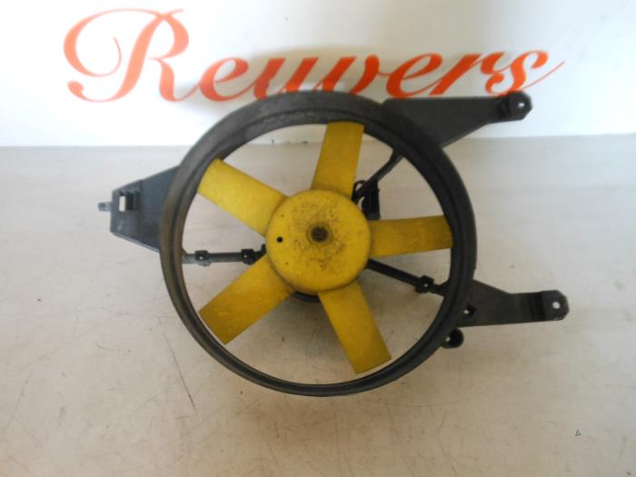 Cooling fans Nissan Micra 1.3 LX,SLX 16V 8240132