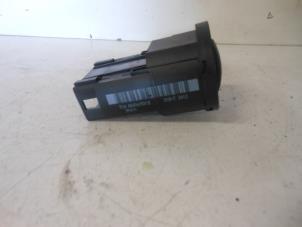 Used Light switch Volkswagen Polo IV (9N1/2/3) 1.9 SDI Price € 10,00 Margin scheme offered by Autorecycling Reuvers B.V.