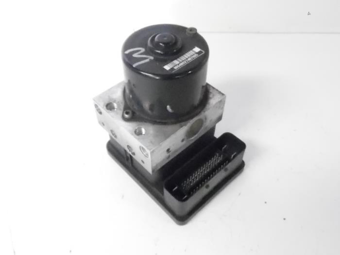 Usagé Pompe ABS Ford Fiesta 5 (JD/JH) 1.4 TDCi Prix € 50,00 Règlement à la marge proposé par Autorecycling Reuvers B.V.