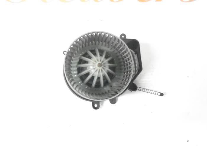 Heating and ventilation fan motor from a Volkswagen Passat (3B2) 1.8 20V 1998