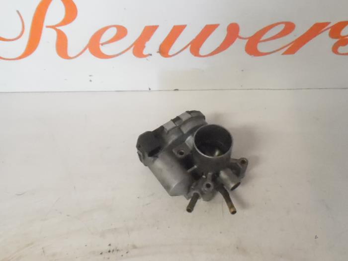 Gebrauchte Drosselklappengehäuse Volkswagen Polo III (6N2) 1.0 Preis € 35,00 Margenregelung angeboten von Autorecycling Reuvers B.V.